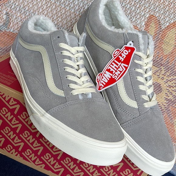 Vans WMNS Old Skool
Cozy Hug Drizzle/Marshmal
VN0005UA6J6
Sneakers - Picture 10 of 16